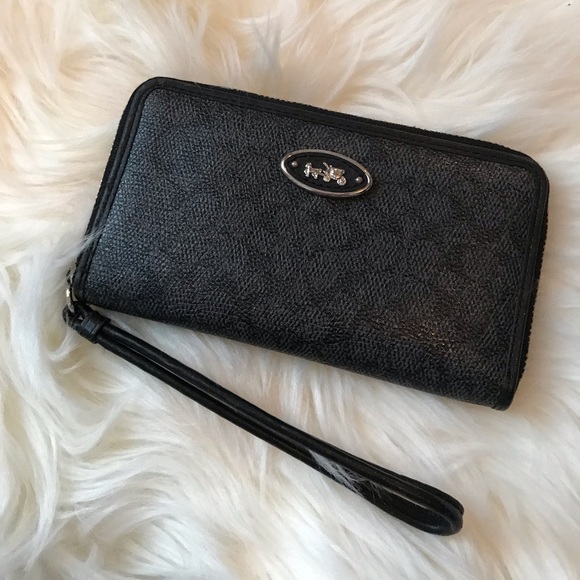 Coach Wristlet - Picture 1 of 5